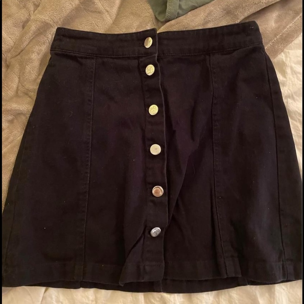 BLACK SKIRT